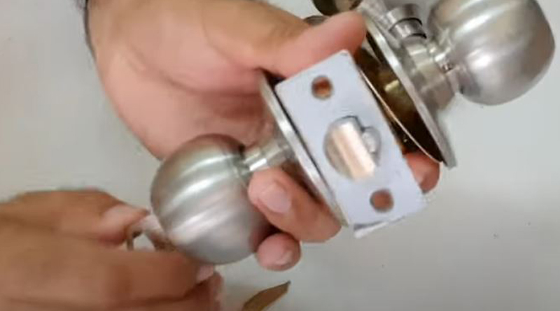 Thay khóa tay nắm tròn tại nhà