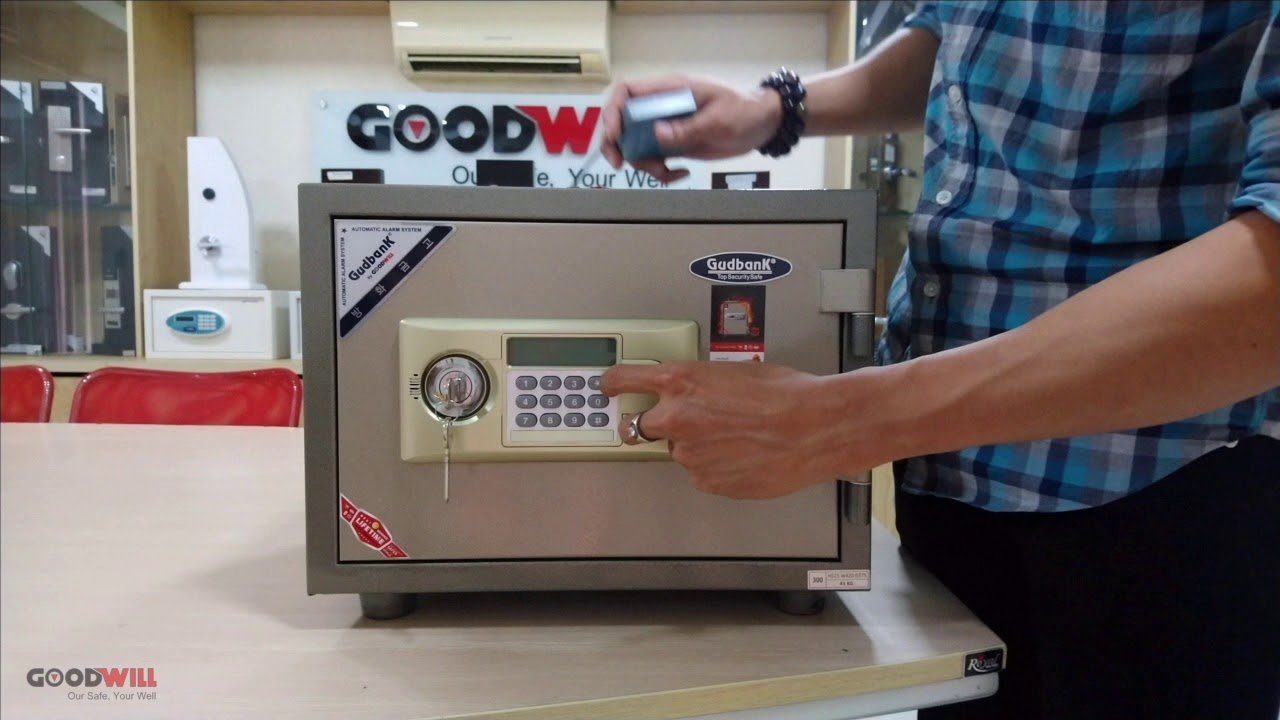 Ảnh minh họa két điện tử hết pin - Hình 1 Ảnh minh họa két điện tử hết pin - Hình 1