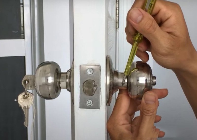 Ảnh minh họa cách mở cửa bị khóa trái TP.Hồ Chí Minh - Hình 3