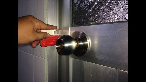 Ảnh minh họa cách mở khoá cửa bấm bị kẹt TP.Hồ Chí Minh - Hình 5