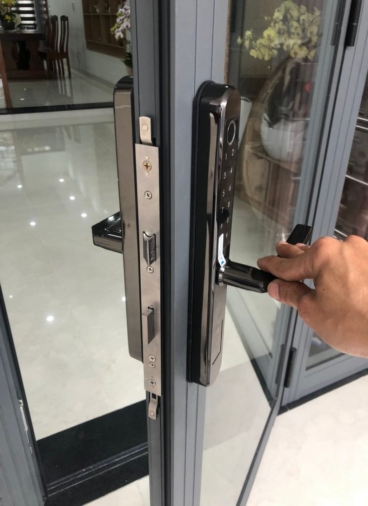 Ảnh minh họa Cách mở cửa nhôm kính bị khóa trong TP.Hồ Chí Minh - Hình 3