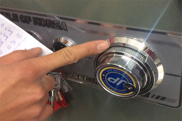 Ảnh minh họa cách mở két sắt hòa phát TP.Hồ Chí Minh - Hình 3