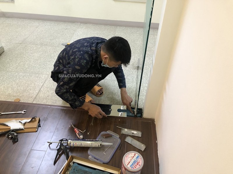 Ảnh minh họa Cách mở khóa cửa kính cường lực bị kẹt TP.Hồ Chí Minh - Hình 4