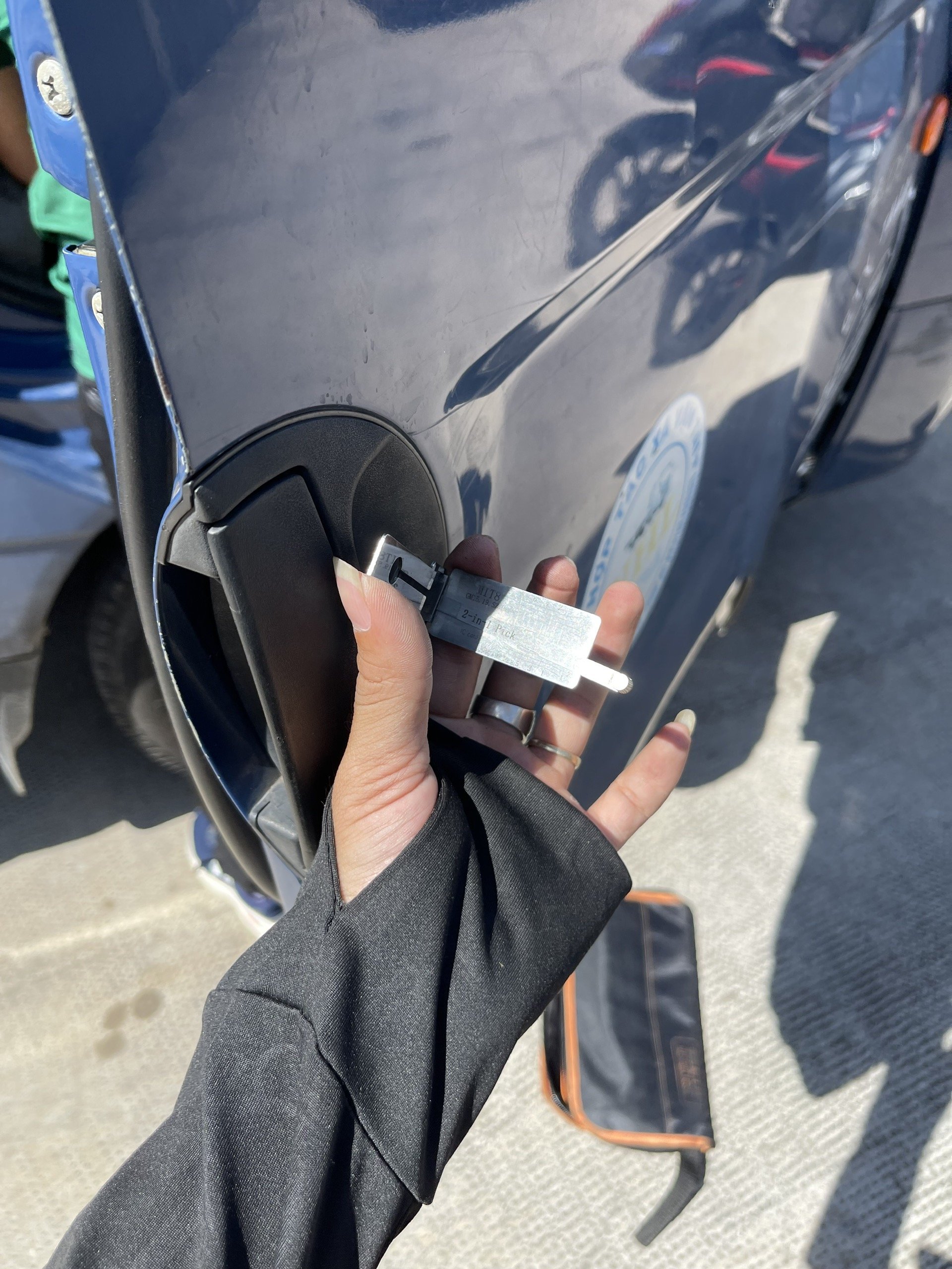 Ảnh minh họa cần thợ mở khoá cửa ô tô hồ Chí Minh - Hình 3