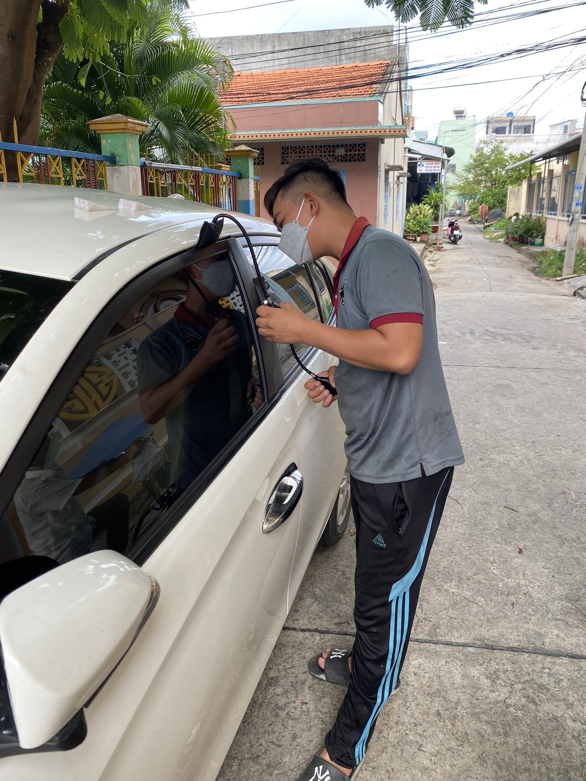 Ảnh minh họa Dịch vụ mở khóa cửa ô tô khi quên chìa TP.Hồ Chí Minh - Hình 3 Ảnh minh họa Dịch vụ mở khóa cửa ô tô khi quên chìa TP.Hồ Chí Minh - Hình 3
