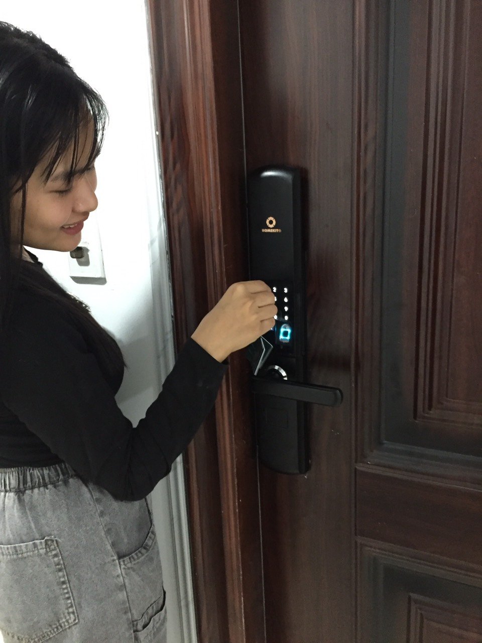 Ảnh minh họa khóa cửa vân tay TP.Hồ Chí Minh - Hình 4 Ảnh minh họa khóa cửa vân tay TP.Hồ Chí Minh - Hình 4