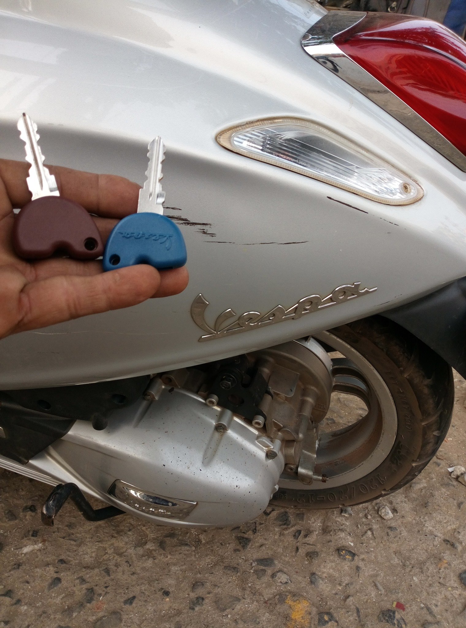 Ảnh minh họa làm chìa khóa xe vespa tại TP.Hồ Chí Minh - Hình 2 Ảnh minh họa làm chìa khóa xe vespa tại TP.Hồ Chí Minh - Hình 2