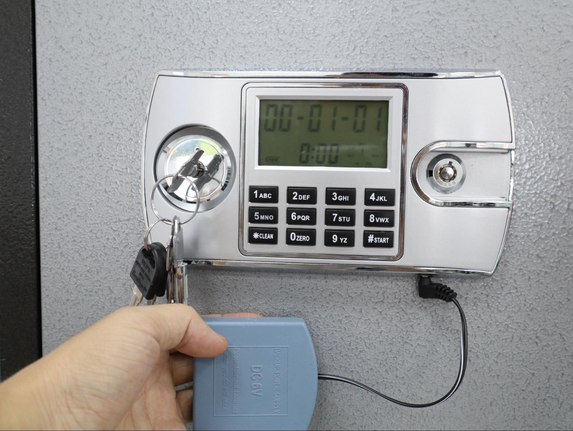 Ảnh minh họa làm gì khi két sắt hết pin - Hình 2