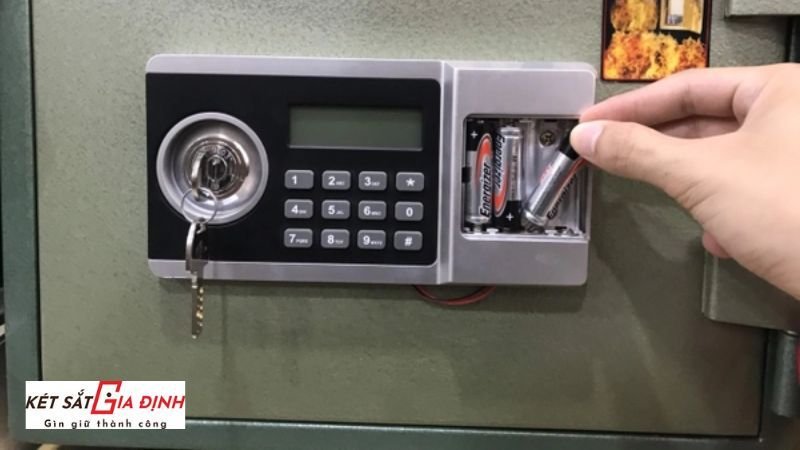 Ảnh minh họa làm gì khi két sắt hết pin - Hình 3